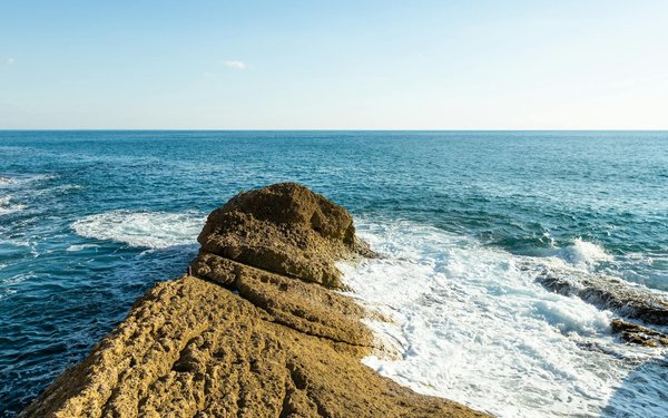 Peut-on louer une maison de vacances en Bretagne avec des cours de cuisine et des randonnées en bord de mer?